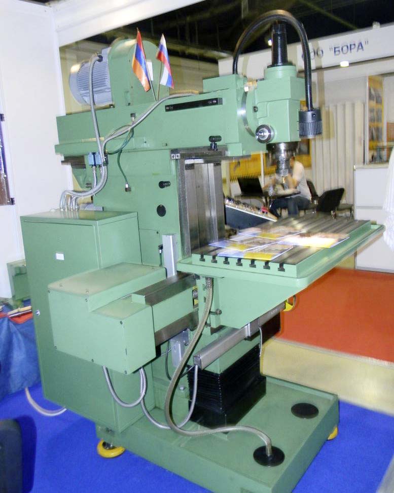 Фото широкоуніверсального фрезерного верстата 6е75пф1